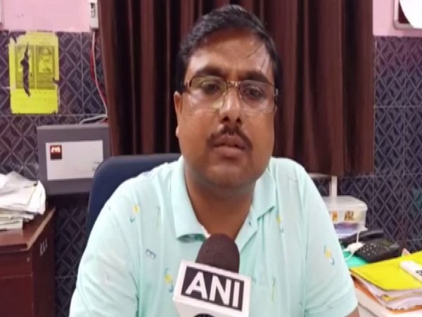 Hospital manager Surjit Kumar speaking to ANI in Nalanda on Monday. Photo/ANI