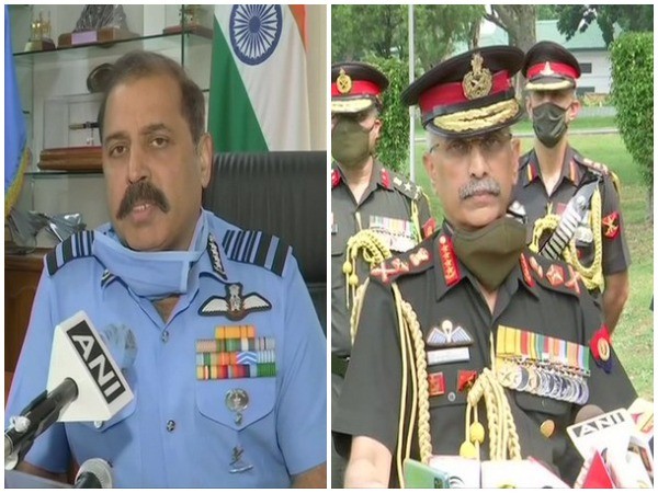 Indian Air Force Chief RKS Bhadauria and Army Chief General Manoj Mukund Naravane. (File photo)