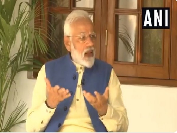 Prime Minister Narendra Modi speaking to Bollywood actor Akshay Kumar in New Delhi on Friday Photo/ANI.