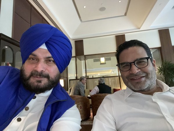 Navjot Singh Sidhu meeting Prashant Kishor. (Photo Source: Twitter/Navjot Singh Sidhu)