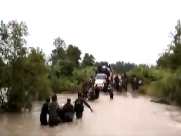 Personnel of District Reserve Guard crossed a stream on Wednesday. (Video source-Chhattisgarh Police)