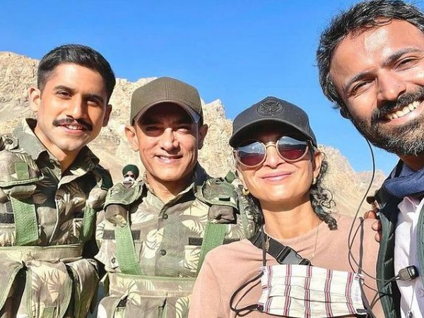 Naga Chaitanya with 'Laal Singh Chaddha' team (Image source: Instagram)