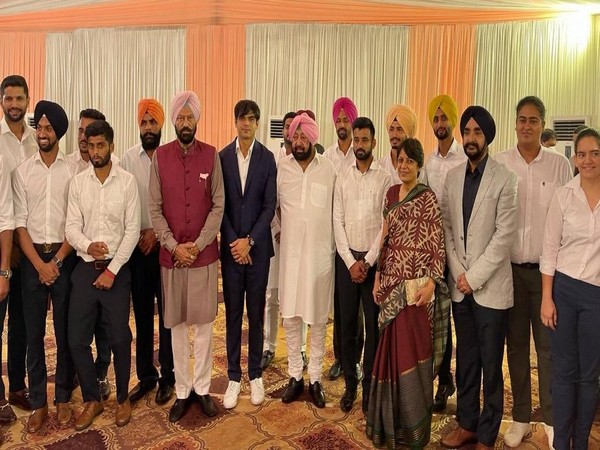 Visual of Punjab Chief Minister Captain Amarinder Singh with Olympic medallists (Photo/ANI)