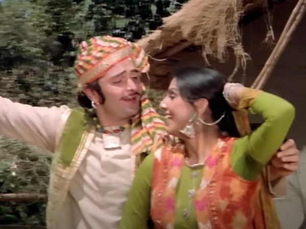Rishi Kapoor and Neetu Kapoor in a still from 'Tere Naam Tere Naam' song (Image Source: Youtube)