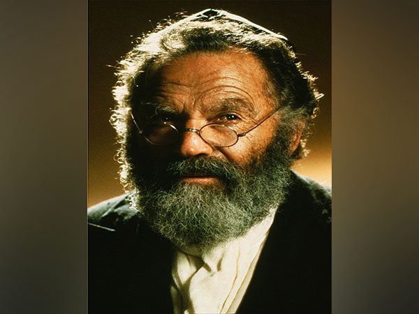 Late Nehemiah Persoff (Image source: Twitter)