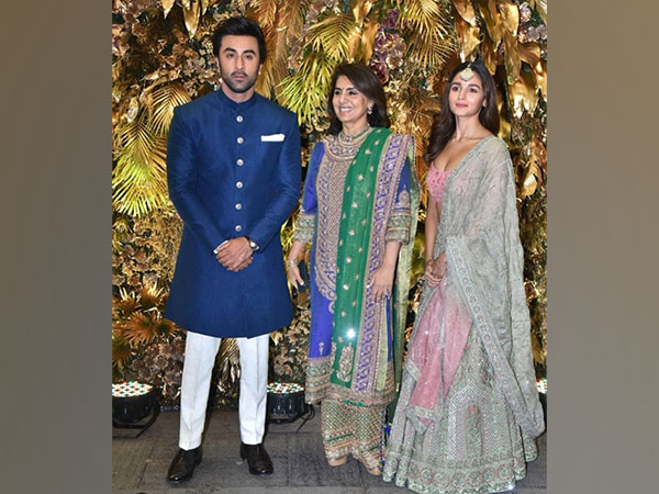 Ranbir Kapoor, Neetu Kapoor and Alia Bhatt (Image source: Twitter)