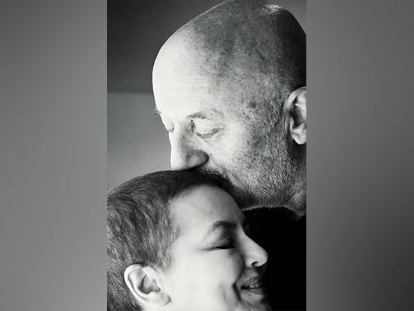 Anupam Kher with Mahima Chaudhry (Image source: Instagram)