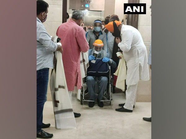 Nidan Singh (Afghan Sikh who was kidnapped a month ago and released recently), along with a delegation of Afghan Sikhs, arrives in Delhi.