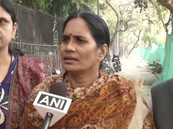 Nirbhaya's mother Asha Devi speaks to ANI in New Delhi on Friday [Photo/ANI]
