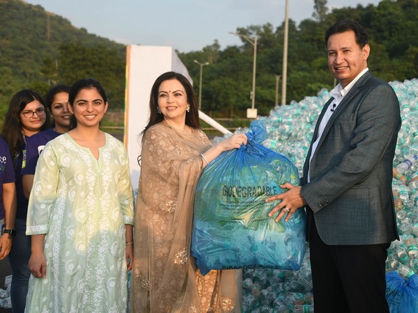 Nita Ambani with daughter Isha at the culmination of a drive to collect PET bottles