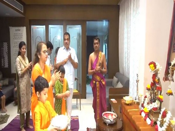 Union Minister Nitin Gadkari worshipped Lord Ram at his Nagpur residence on Wednesday. [Photo/ANI]