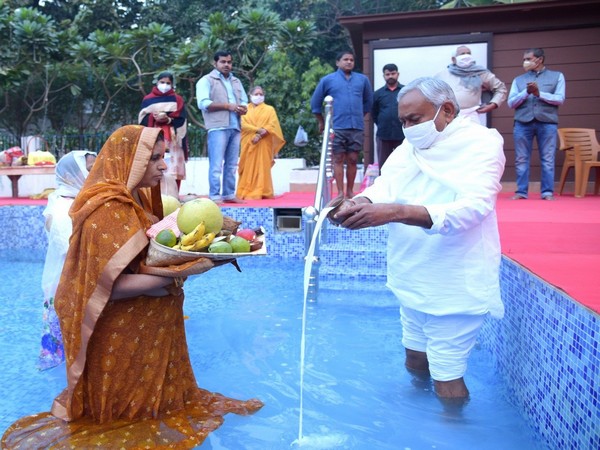 CM Nitish Kumar offering argha at his residence