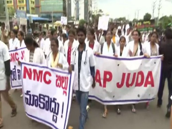 The junior doctors of Siddhartha Medical College in Vijayawada held a rally against NMC Bill on Thursday. Photo/ANI