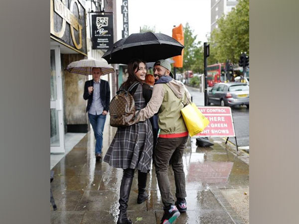 Sonam Kapoor with husband Anand Ahuja (Image Source: Instagram)