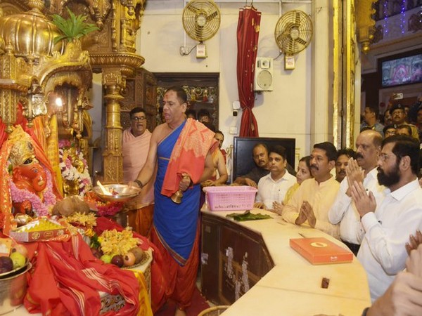 Maharashtra CM Eknath Shinde offers prayers at Siddhivinayak Temple in Mumbai (ANI)
