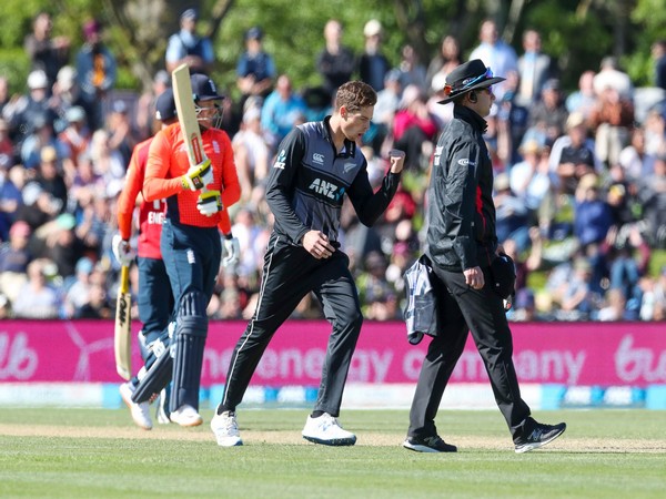 New Zealand cricket team in action against England (Photo/ Blackcaps' twitter)