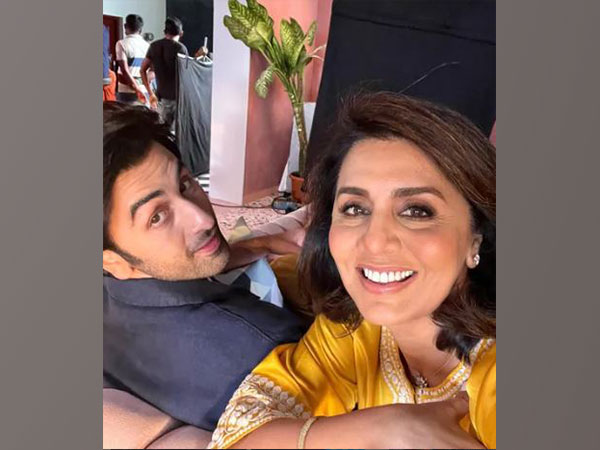 Ranbir Kapoor and veteran star Neetu Kapoor (Image source: Twitter)