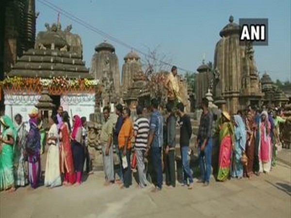 People standing in long queue to offer prayers to Lord Shiva in Odisha. Photo/ANI