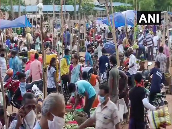 People crowd local market in Bhubaneshwar's Bapuji Nagar, flout social distancing norms amid lockdown. Photo/ ANI