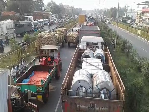Odisha farmers blocked National Highway. Photo/ANI