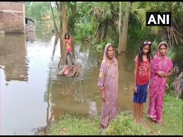 Many were forced to use makeshift boats made from banana trunks. (Photo: ANI)