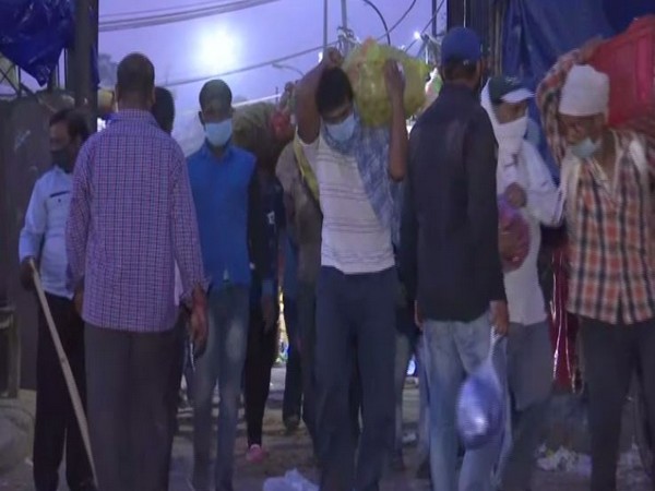 Delhi's Okhla Market witnesses huge crowd on Saturday Morning