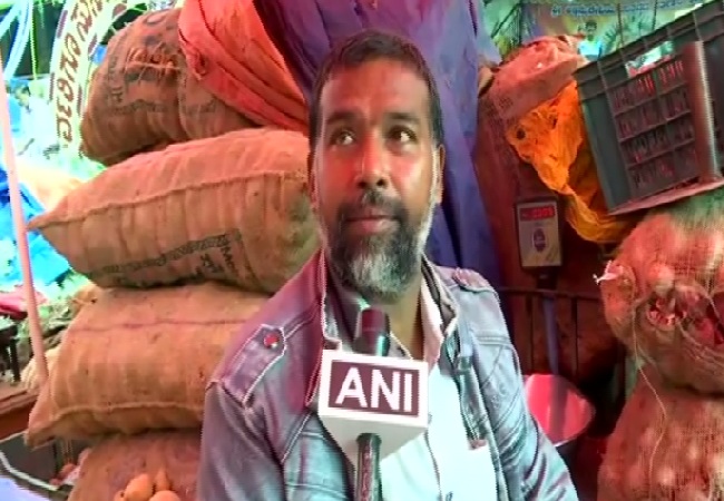 A vendor Inayatullah Khan speaking to ANI in Bengaluru, Karnataka.