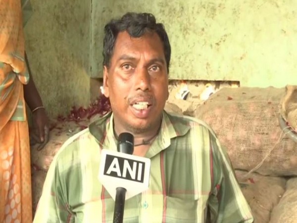 Lakshman Rao, the onion vendor speaking to ANI on Tuesday. Photo/ANI