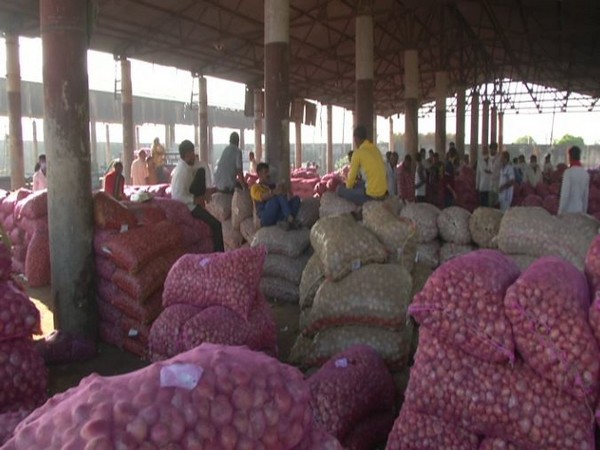 Onion prices have continued to rise in Rajkot, Gujarat. (Photo/ANI)