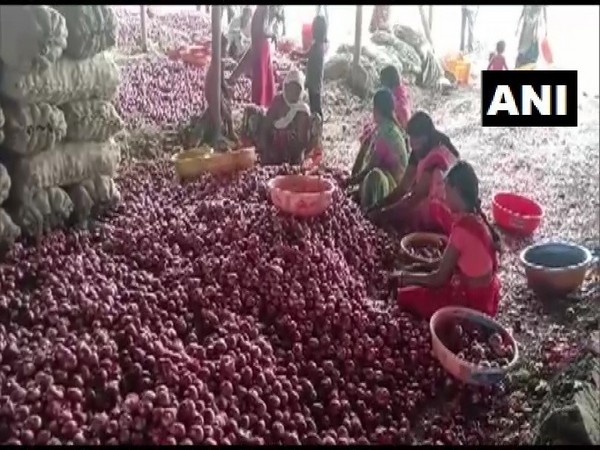 Visuals from market in Nashik, Maharashtra.