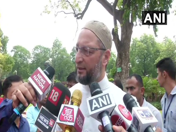 All India Majlis-e-Ittehadul Muslimeen (AIMIM) chief Asaduddin Owaisi while adressing media persons in New Delhi (Photo: ANI)