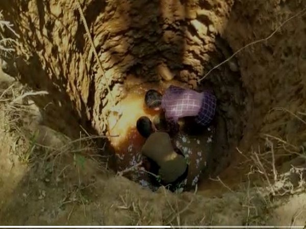 Children in Karnataka dug well to combat water scarcity [Photo/ANI]