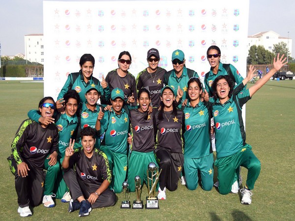 Pakistan women's team (Credit: Bismah Maroof's Twitter)