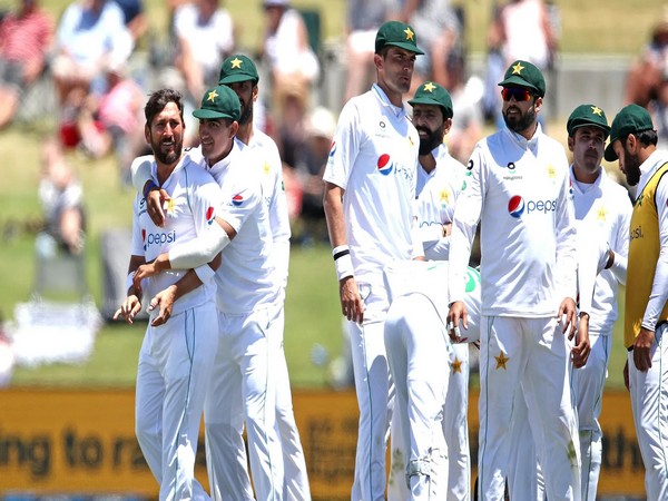 Yasir Shah celebrating with Pakistan team after taking a wicket (Image: ICC)