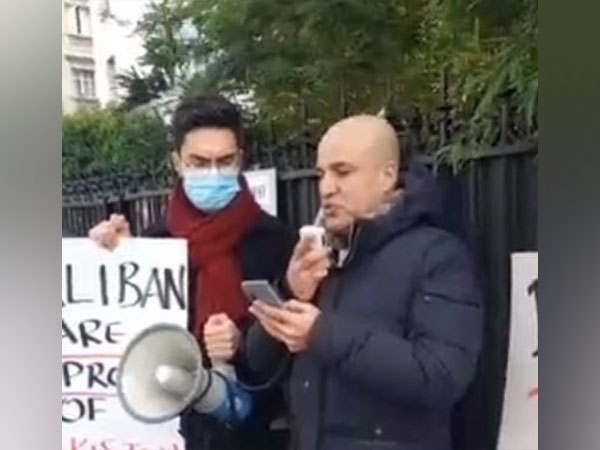 Grab from a video posted by Pakistani journalist Taha Siddiqui on Twitter.