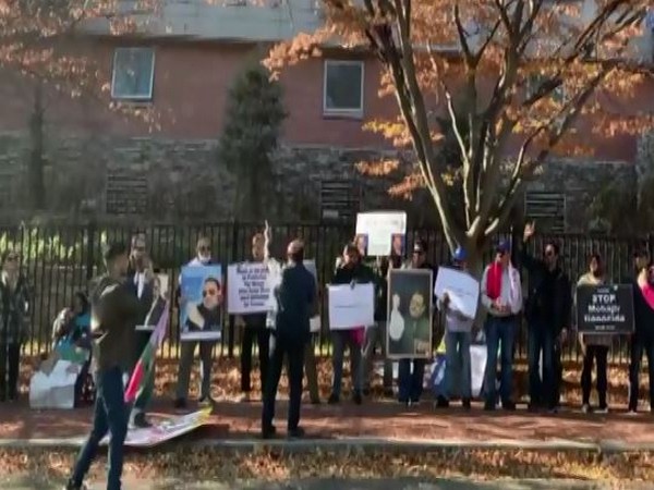 Minority groups from Pakistan protest outside country's embassy in Washington on 26/11 anniversary