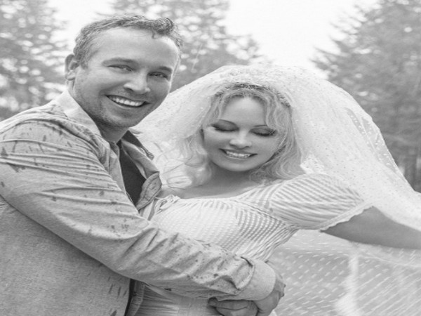 Dan Hayhurst and Pamela Anderson (Image source: Instagram)