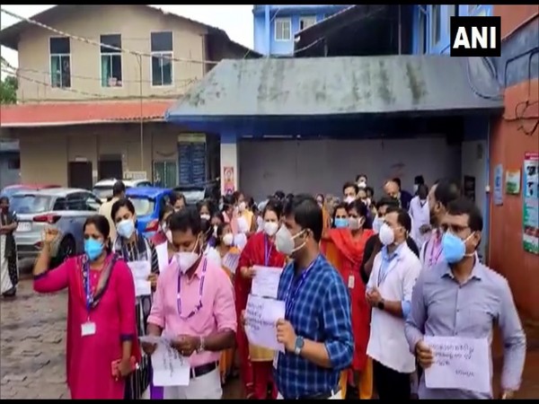 Doctors protesting outside government taluk hospital, Sasthamkotta in Kollam district (Photo/ANI)