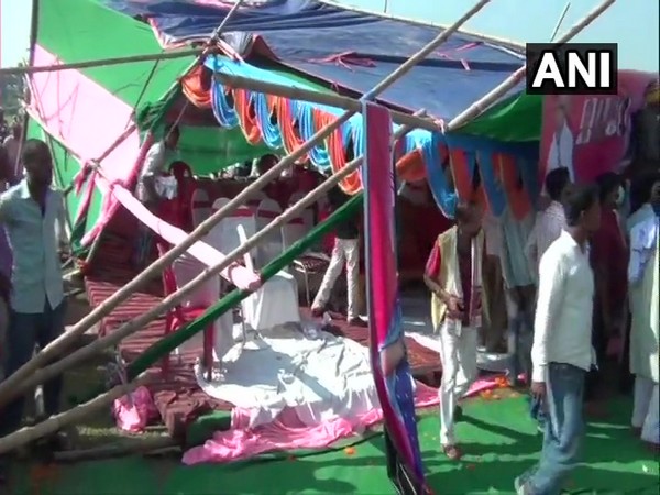 Pappu Yadav's stage collapsed in Muzaffarpur's Minapur Assembly constituency on Saturday. (Photo/ANI)