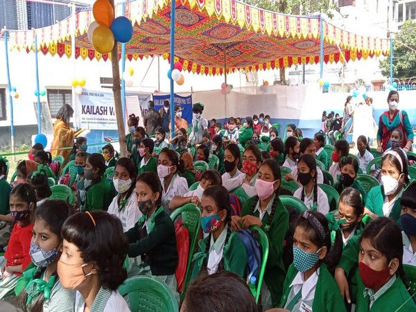 Students in Paray Shikshalaya classes in Kolkata. (ANI/photo)