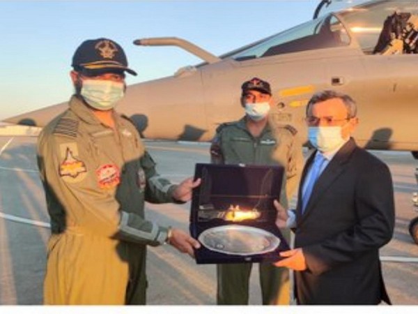 Indian Ambassador to France with the Commanding Officer of the 17 Golden Arrows squadron which will be the first Rafale aircraft unit in the Indian Air Force.