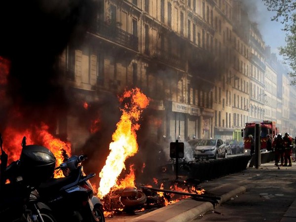Visuals from Yellow Vest protests in Paris, France on April 20 (Photo/Reuters)