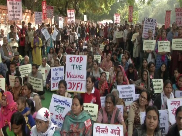 CPI-M stage dharna at Jantar Mantar in Delhi. Photo/ANI