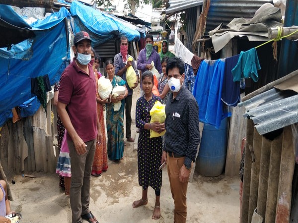 People getting ration amid lockdown in Telangana. Photo/ANI