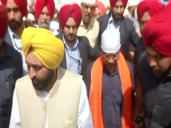 Bhagwant Mann and Arvind Kejriwal at Golden Temple in Amritsar (Photo/ANI)