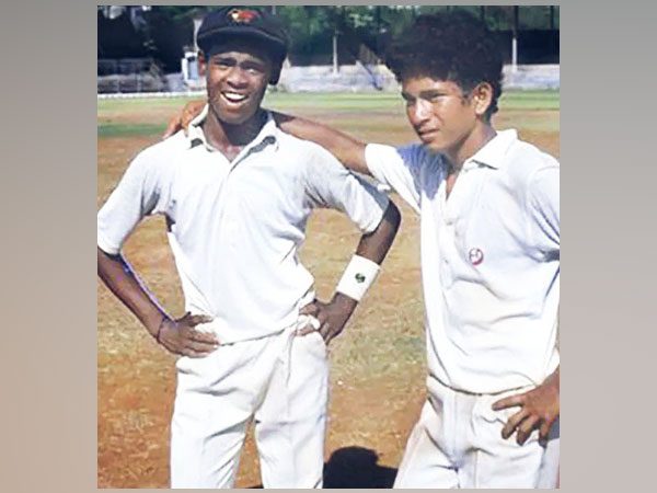 Vinod Kambli (L) and Sachin Tendulkar (R)