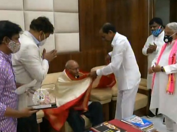 Telangana Chief Minister K Chandrashekhar Rao honouring well-known poet Tirunagari Ramanujam in Hyderabad on Saturday. [Photo/ANI]