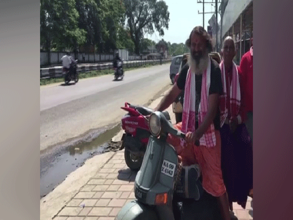  D Krishan Kumar on an unusual excursion with his mother, set to cover prime pilgrim spots across different states (Photo/ANI)