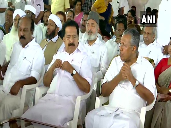Kerala CM Pinarayi Vijayan and LoP Ramesh Chennithala protesting against CAA in Thiruvananthapuram on Monday. Photo/ANI