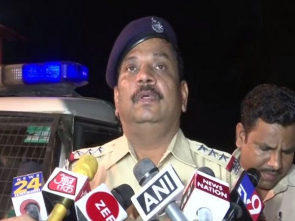 DS Khade, police Inspector talking to ANI about the incident at Mumbai 